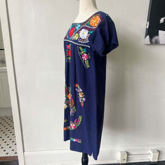 Vintage Oaxacan Navy Blue Embroidered Midi Dress 1970’s Mexican Floral Dress - Picture 5 of 8